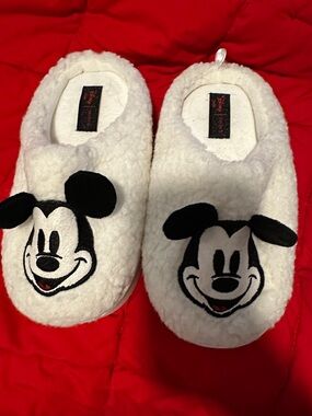 Disney/forever 21 White Mickey Mouse Plush Slip-On Slippers NWOT